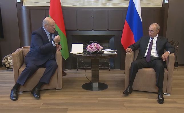 „Szeroki siad” Putina. Ekspertka mowy ciała ujawnia trik, który upokorzył Aleksandra Łukaszenkę